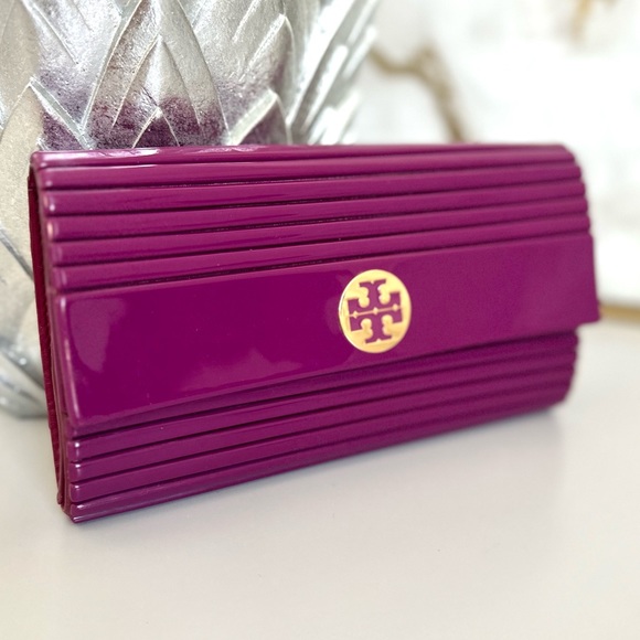 Tory Burch Handbags - TORY BURCH ACRYLIC CLUTCH RARE VINTAGE WITH DUST BAG INCLUDED XMAS SALE